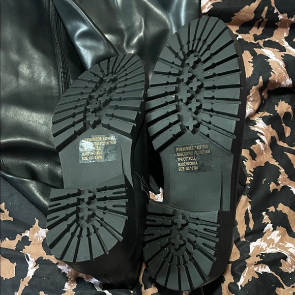 NWT 10WW Torrid Black Over the Knee Boots - Picture 3 of 6